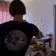 Lisa bei einer Aroma Klanganwendung mit ihrem Akp.Lg Logo am T-Shirt